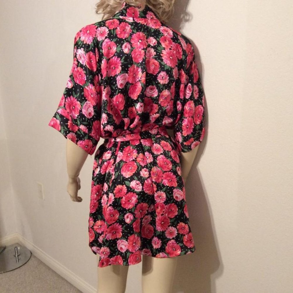 Floral Pink & Red Kimono robe with tie Satiny Short 35" length NWOT OS - Picture 6 of 7